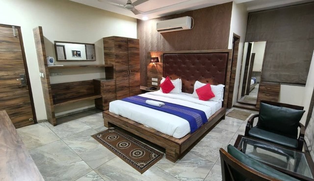 Hotel Surya Palace - Durg Railway Station in Durg