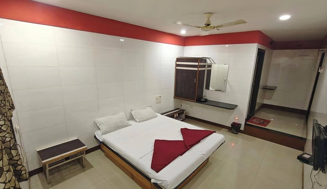Hotel vishal in Surat