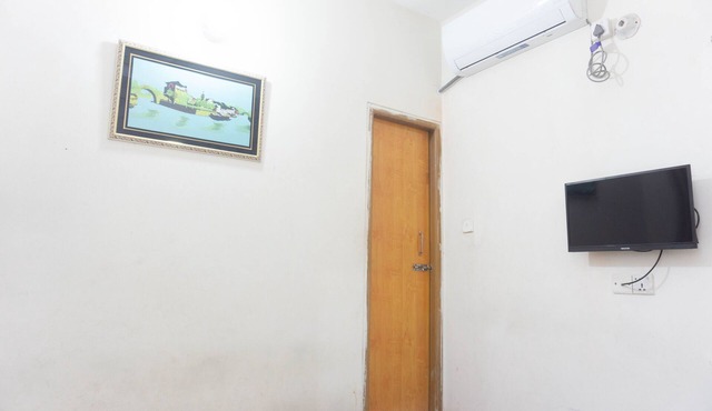 Hotel White House International Residential - Standard Single - AC in Dhaka