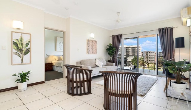 Huge CBD Top Floor Apartment with Breath Taking Views!
