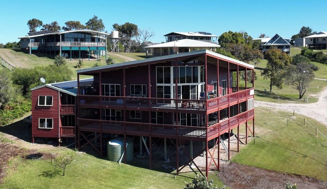 Huge holiday house Orchid Beach Fraser Island K'gari with whale watching views!