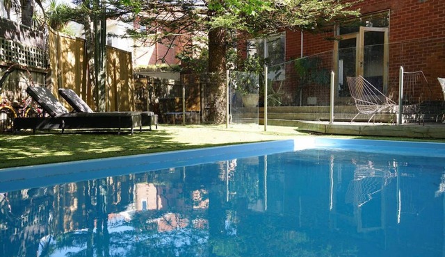 Huge, stylish, central, 3 br apartment with pool
