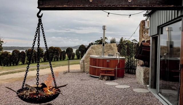 Humbug Views - Bunk House & Hot Tub!