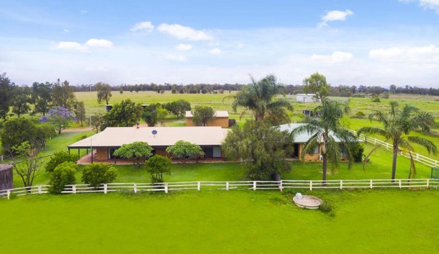 Hunter Valley 2 x Homes Pets Heated Pool