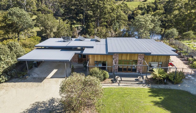 Huon Valley House - Luxury, Layout, Location