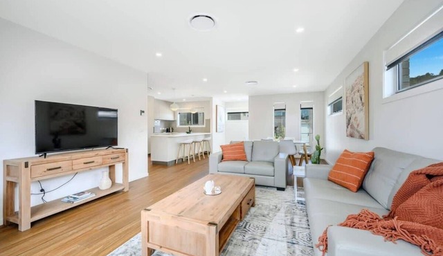 "Huon Villa" No.8 – 10 Mins to Airport/CBD.