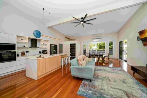 Idalia Oasis 4BR Family Retreat with Garden Bliss