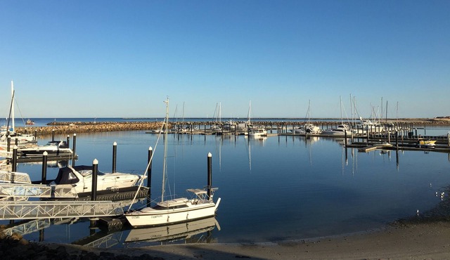 IDEAL LOCATION IN NORTH HAVEN. SUITABLE FOR FAMILIES. WATCH THE YACHTS
