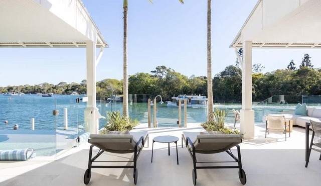 Iluka, Luxurious Riverfront Retreat
