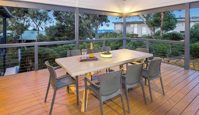 IMMACULATELY PRESENTED LUXURY BEACH HOUSE IN PRISTINE EAGLE BAY