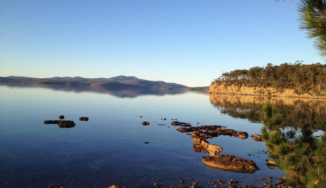 Impression Bay Lodge - Luxury Waterfront Property
