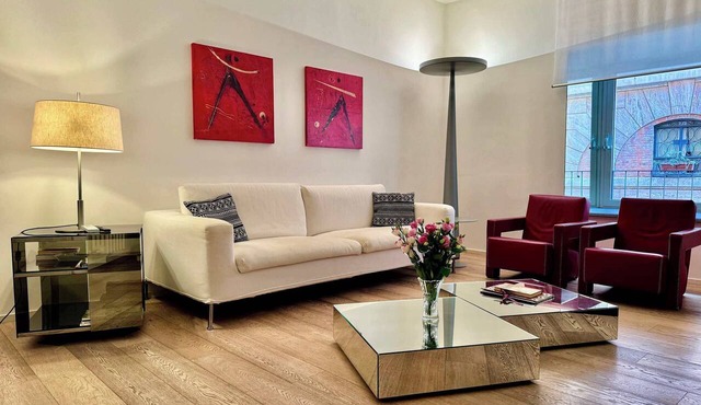 In Rome at Spanish Steps, Classy Apartment with Modern Design in an Historic Palazzo in Rome