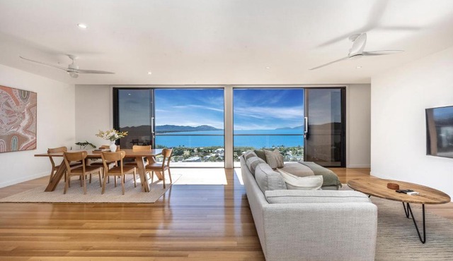 Incredible Views, Open Spaces, Luxury Escapes Townsville Villa