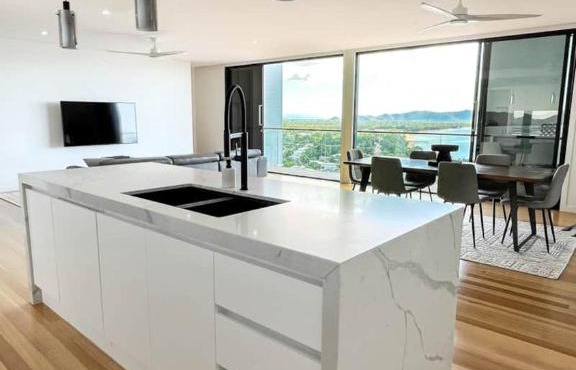 Incredible Views, Open Spaces, Luxury Escapes Townsville Villa