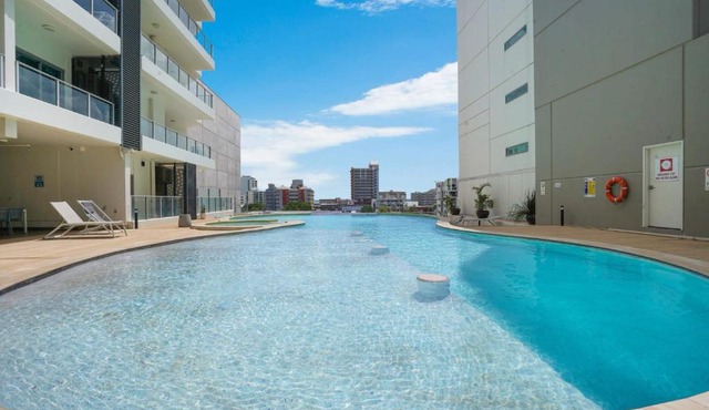 Inner City Studio Pool Free parking