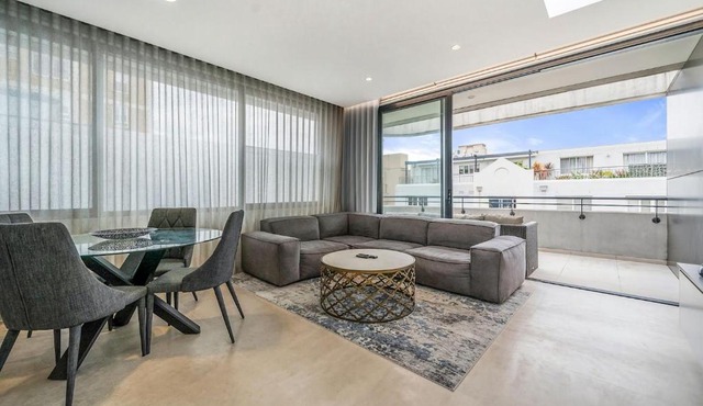 Inviting 2BR Unit w Parking near Coogee Beach