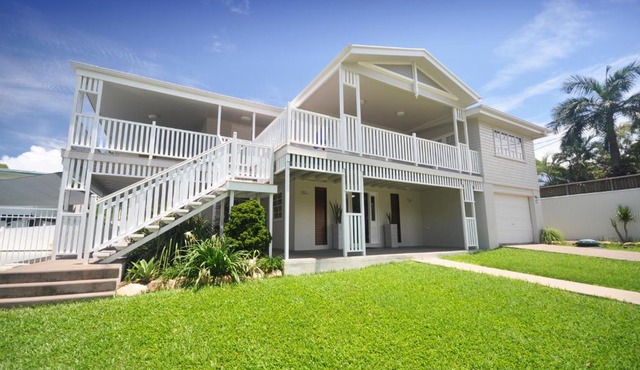 Island Adventure Holiday House