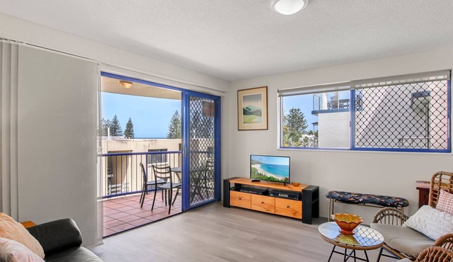 Jade Waters U4/ Latona Ave