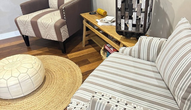 JamberrybytheBay – Stylish 2BR Stay Just 1 Minute to the Beach