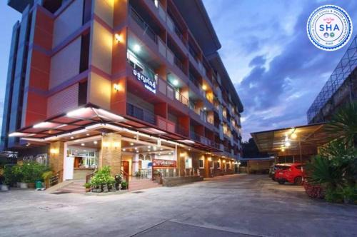 Jaroonsak Grand in Trang