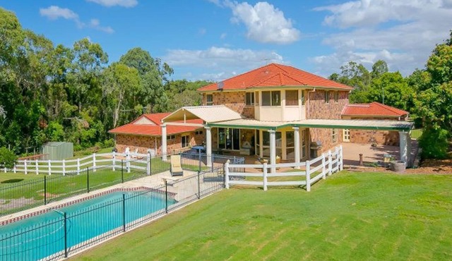 June Special! Book NOW! Availability in Brisbane Acreage!