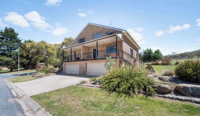 Just 20 mins from Jindabyne and 50 mins from Perisher and Thredbo.