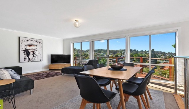 Just a stone's throw away from central Launceston.