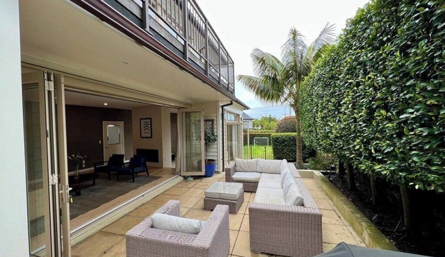 Just steps away from the beach! in Devonport