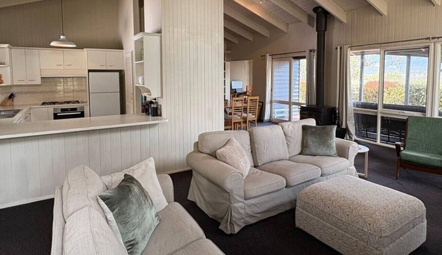 Kalkite Cottage - Perfect Family Retreat in the quiet village of Kalkite relax looki