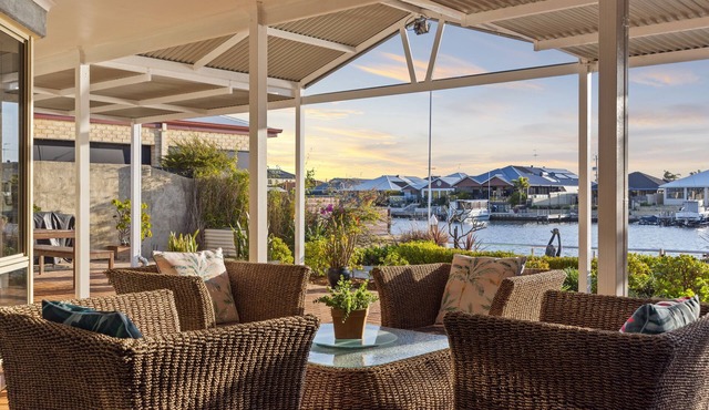 “Kaya Manzi” Canal front home. Great for families and friends