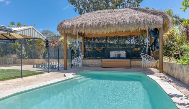 King bed - Fast wifi - Sleeps 8 - Pool table