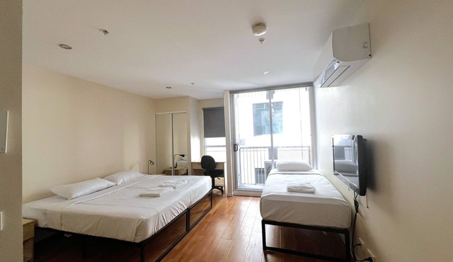 King Studio | Sleeps 3 | CBD Stay w/Pool & Tram Access