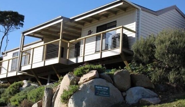 KINGFISHER COTTAGE Beachfront at Bay of Fires