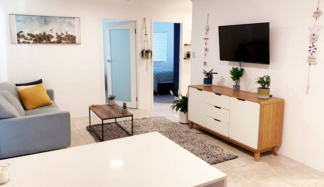 Kirra Escape - Beachside Kirra - Pet Friendly - Min. 3 Night Stays!