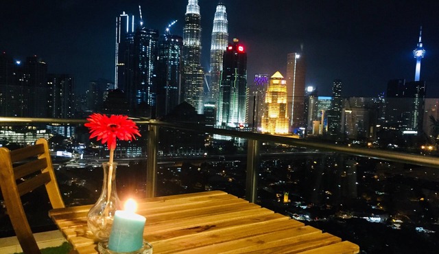 KLCC City Center View Skyline Luxury and Comfortable Condo Infinity Sky Pool