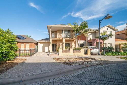 Koala Stay - Ground Floor 2BR Shared House in Mawson Lakes
