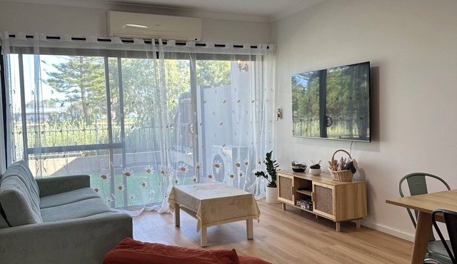 Koombana Bay beach Homestay
