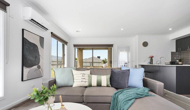 KozyGuru | Pakenham | Comfortable 4-Bedroom House