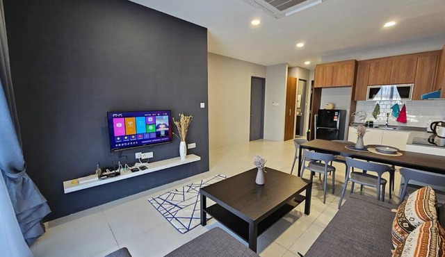 Kuching Podium Opposite Mall 3BR free parking with Pool A2