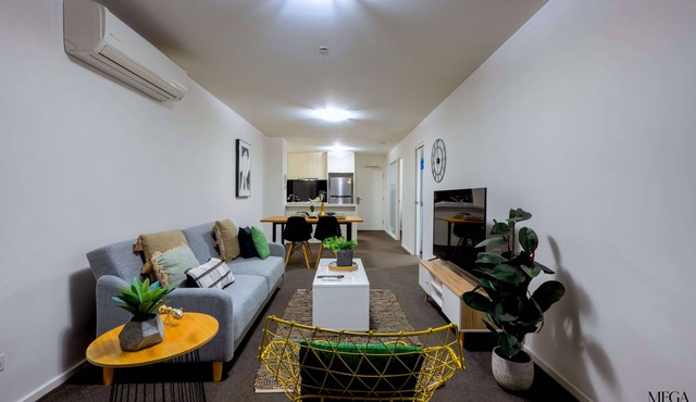 L40 High Rise: Free Parking, Gym, & Pool - Walk to Crown Casino & Eureka Skydeck