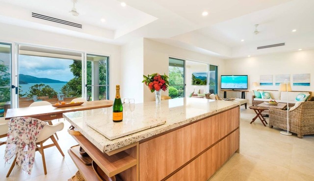 La Bella Waters 3 Hamilton Island - Oceanviews, golf buggy and transfers