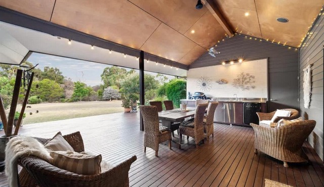 La Dimora - Tranquil Retreat Where Bush Meets Beach