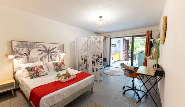 La perle du Rorota - Large luxury studio with swimming pool and private beach access