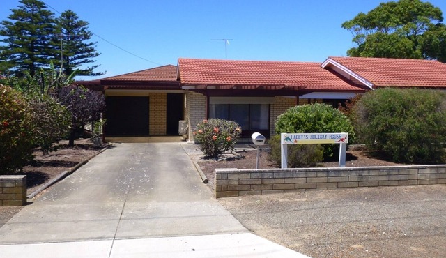 Laceys Holiday House