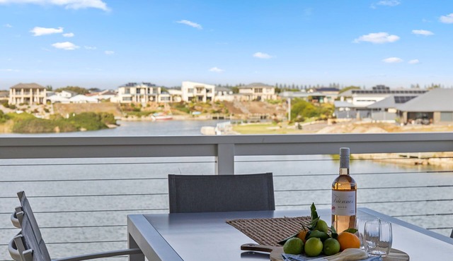 Lagoon Views - Waterfront Retreat with Private Jetty, Fire Pit & Family Fun