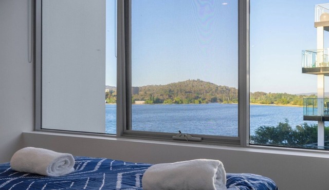 Lakefront Modern 2 BDR Apt with 2 Parking Kingston