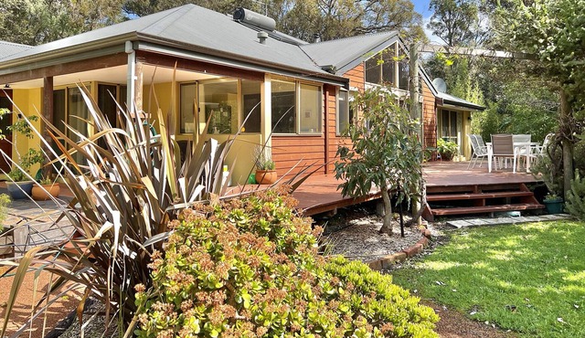 Laputa - Tranquil & Peaceful, Large Aussie bush lined property, WiFi