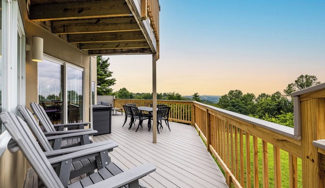 Large Groups Welcome/Sleep 16/Hot Tub/Theater/Summer special in Hillsville