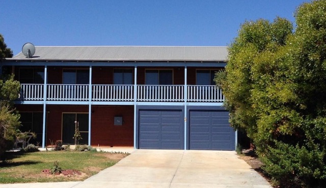 Large House 2 mins from the beach