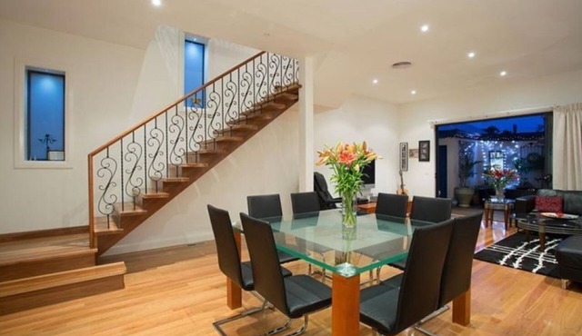 Large Prestigious Inner City Family Home- Bright & Airy only 9km to City centre